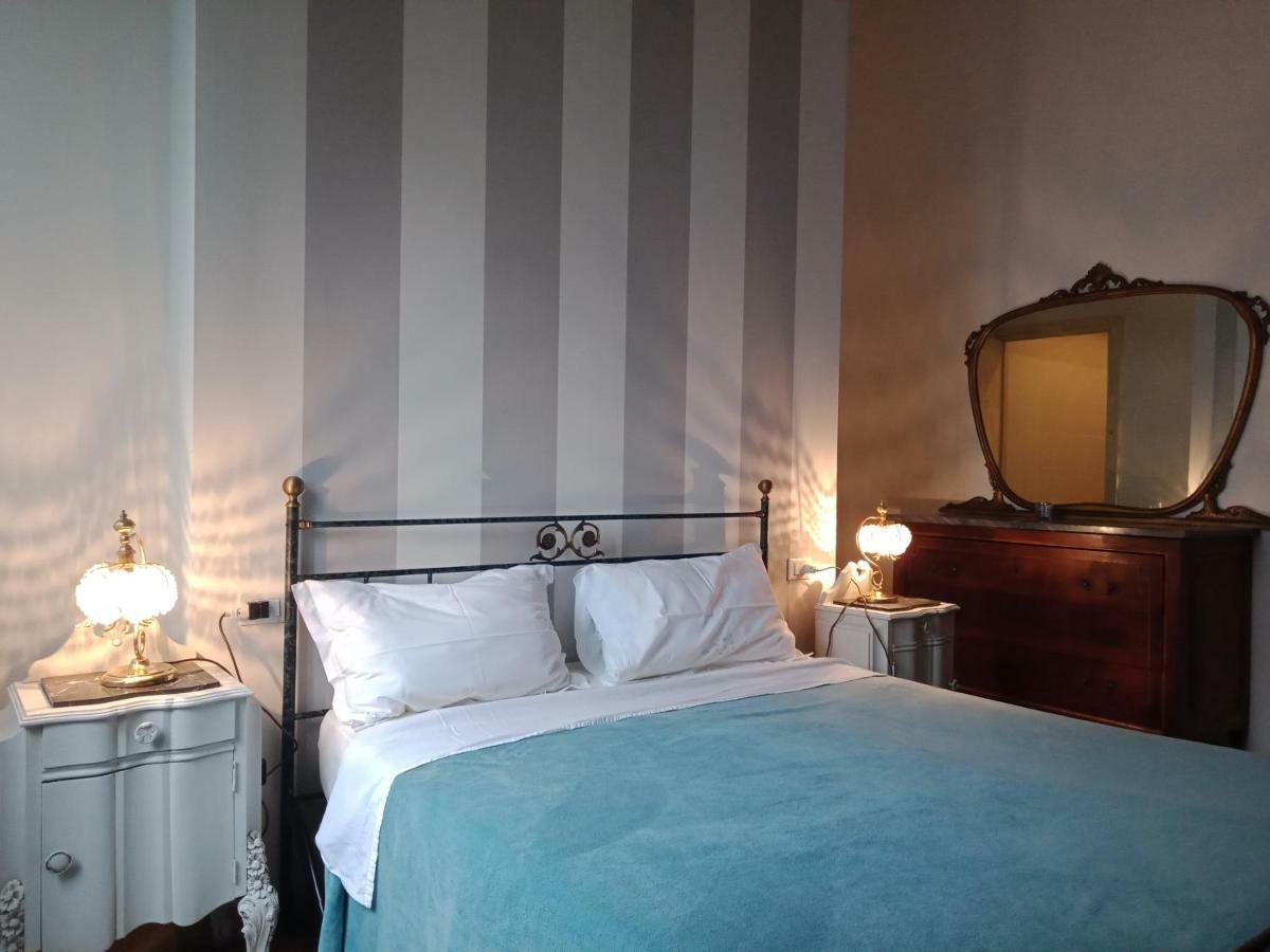 Villa Giove Rooms Prato  Rum bild